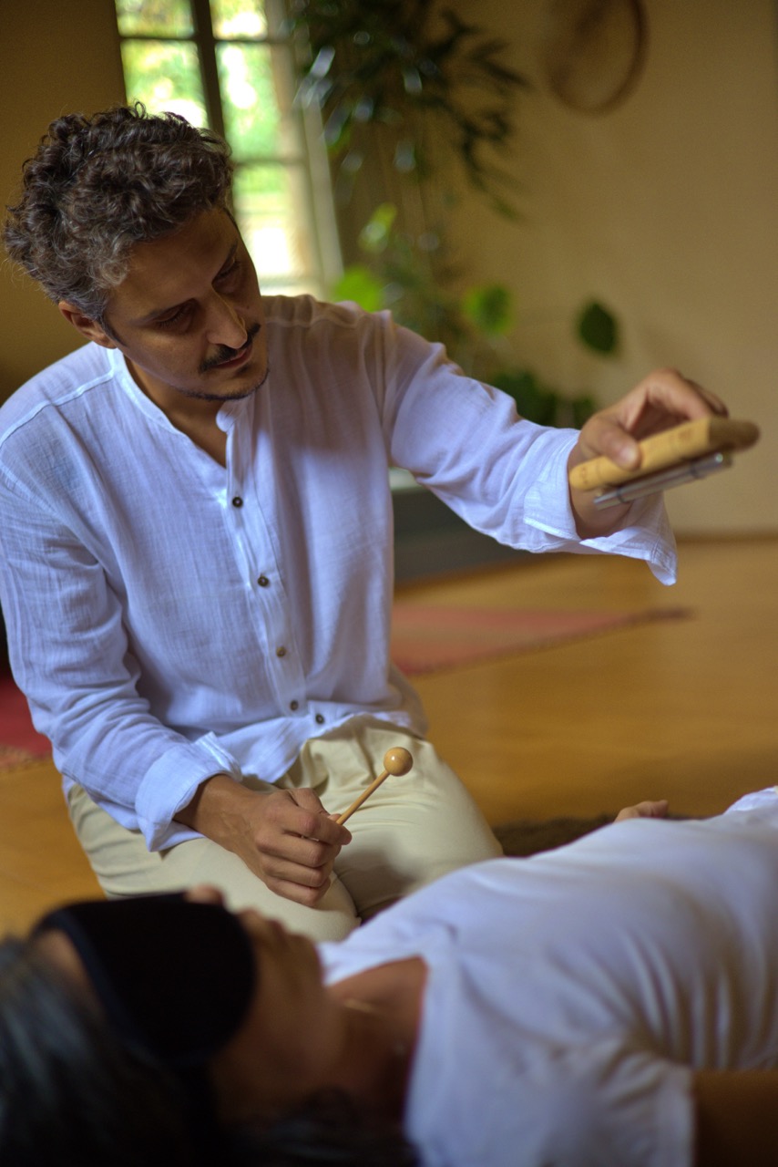 Learn how to assess the receiver’s energy and how to work with identified energetic imbalances using Himalayan singing bowls.